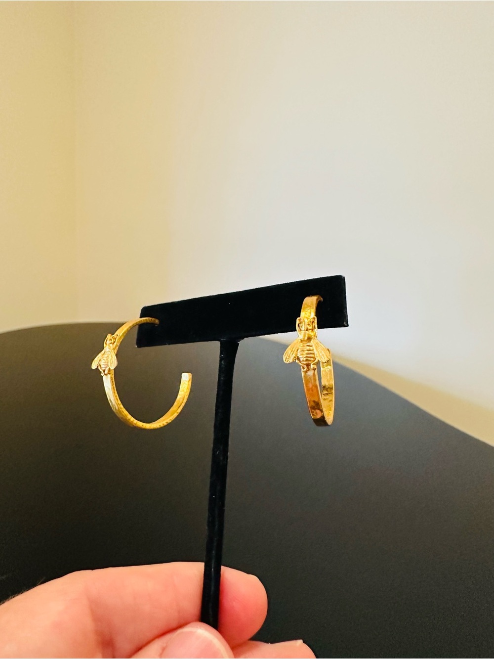 Julie Vos Authentic Luxury Designer Minimalist Spring Summer Bee Hoop Earrings - Picture 15 of 17